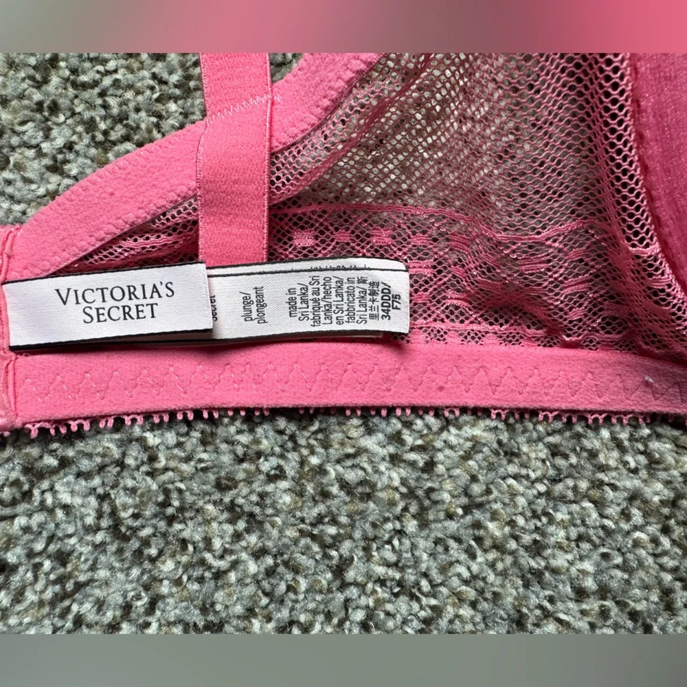 NWOT Victoria Secret Bra size 34DDD